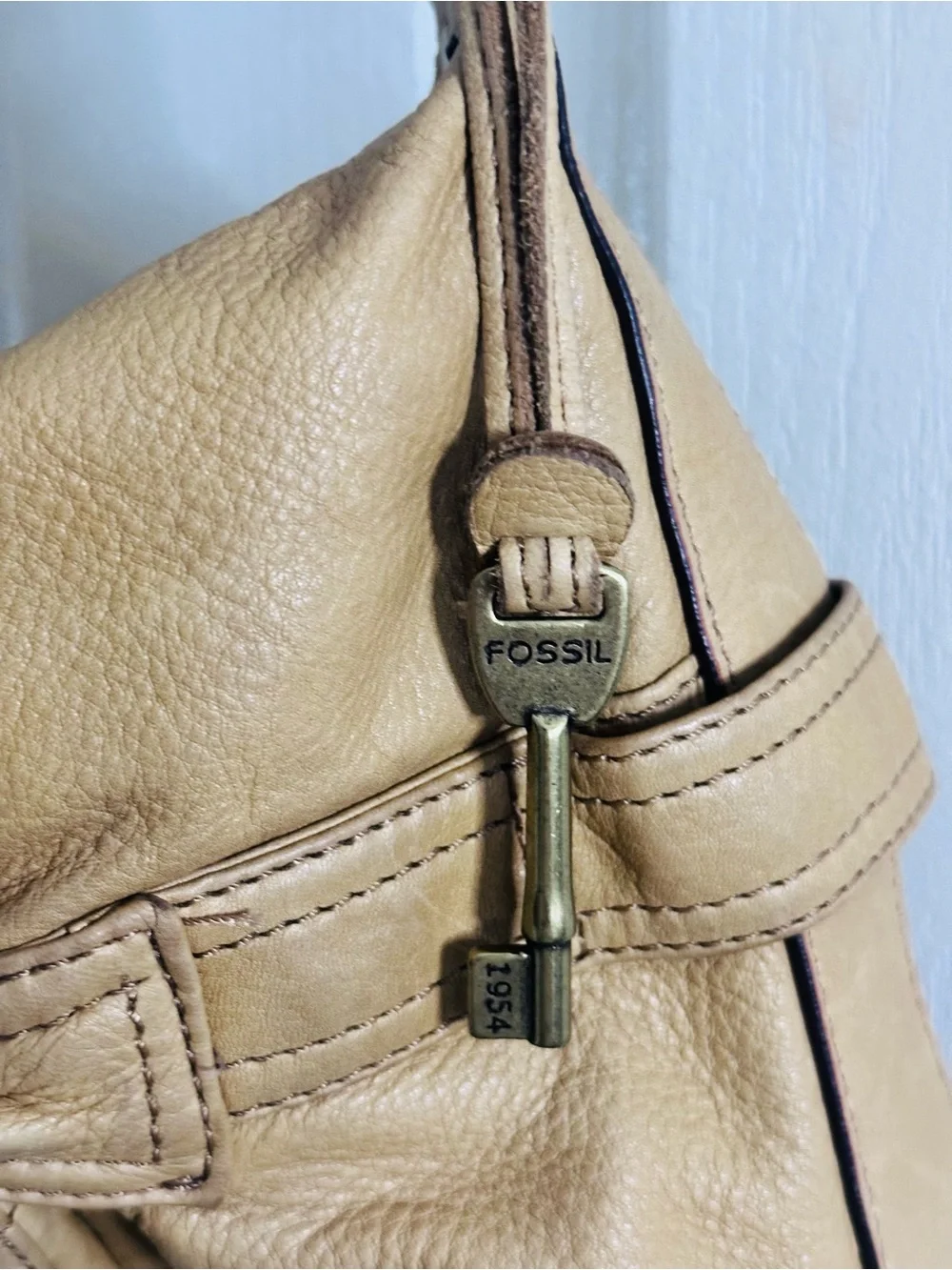 Authentic Fossil tan leather hobo shoulder bag